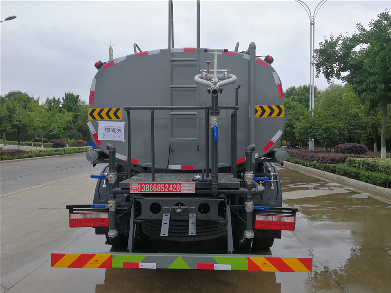 湖北盈通汽車5方掃路車